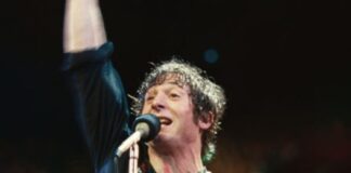 Jeremy Allen White Bruce Springsteen Deliver Me from Nowhere